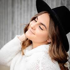 Lacy Eldridge's Instagram, Twitter & Facebook