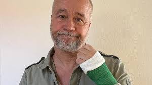 Kate Besser's Instagram, Twitter & Facebook