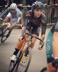 cycling おしゃれまとめの人気アイデア pinterest victoriya sadovnik 女性サイクリスト 自転車ガール サイクリスト