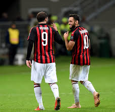 Aynı zamanda türkiye milli takımı formasını da giymeye başlayan hakan çalhanoğlu, hamburg'a transferinden 3 yıl sonra 2017'de 22 milyon euroya i̇talyan ekiplerinden milan'a transfer oldu. Hakan Calhanoglu On Twitter Made Hard Work Out Of That But In The End 3 Big Points Hc10 Forzamilan Weareacmilan Stepbystep