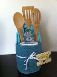 Todo un mundo de pequeños detalles con los que darle a la cocina un estilo único y una selección de regalos para ella y por supuesto también para él. Para La Casa Nueva Regalos De Cocina Regalos Divertidos Regalos Para Casa