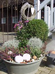 une baignoire pleine d automne automne baignoire pleine mini garden plants garden deco