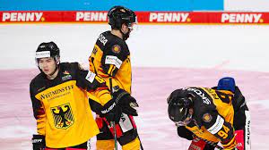 Nach intensiven abklärungen mussten wir erkennen, dass es kein realistisches szenario ist, 2021 eine wm durchzuführen, sagte verbandspräsident michael rindlisbacher in der mitteilung. Deutsches Eishockey Team Bricht Nach Corona Verdacht Training Ab