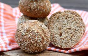 Abnehmen Mit Brot Und Kuchen Weltbild De Rezept In 2020 Brot Backen Rezept Blaubeer Smoothie Rezepte Gesundes Brot Backen