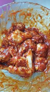 Meski sayap ayam lebih kecil dari pada potongan ayam lainnya, mereka tetap menawarkan sumber protein yang signifikan. Ratah Kepak Ayam Sweet Spicy Istimewa Sampai Tinggal Tulang