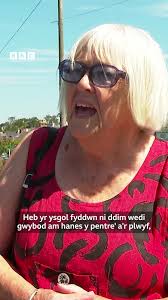 Fe lansiodd Elin Bartlett a Celyn Jones-Hughes bodlediad Paid Ymddiheuro  fis diwethaf, i drafod y menopos, mislif, endometriosis a mwy 👇 🎙️ 🎧  https://www.bbc.co.uk/cymrufyw/66842716