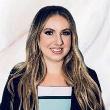 Courtney Angelo's Instagram, Twitter & Facebook