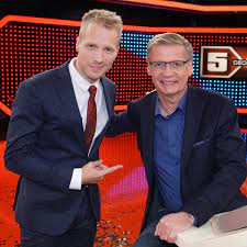 Bei „5 gegen jauch wurde ordentlich gebechert. 5 Gegen Jauch Kehrt Auf Neuem Sendeplatz Und Mit Mehr Folgen Zuruck Vier Neue Ausgaben Der Quizshow Mit Jauch Und Pocher Tv Wunschliste