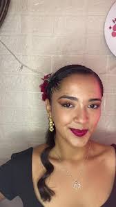 Peinado Para Niña Para Bailar Cueca Con Flores Pequeñas En El Pelo