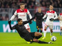 Danke kumpel! damit möchte sich der club bei den bergleuten für deren verdienste um die region bedanken, hieß es in einer schriftlichen mitteilung des bvb am montag. Bvb Mit Sondertrikot Gegen Fortuna Dusseldorf Alle Infos Zum Schwarzen Jersey Fussball