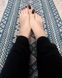 La lámina ungueal es la parte más visible de la uña, está compuesta fundamentalmente por queratina, que confiere a la uña su propiedad de dureza, y crece a lo largo de toda la vida. 730 Ideas De Unas Largas Sexys En 2021 Pies De Mujer Pies Hermosos Pies Hermosos De Mujer