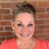 Elizabeth Bosley's Instagram, Twitter & Facebook