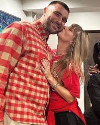 You can hear it in the silence…. 🩵Taylor y Travis anoche en el juego de  Kansas City🏈🥰 | Instagram