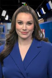 Alena Lee's Instagram, Twitter & Facebook