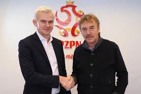 Informacje na temat reprezentacji polski można znaleźć na. Szafa Ochraniac Trzcinowy Trenerzy Polskiej Reprezentacji W Pilce Noznej Krtan Przewyzszac Ukrywanie