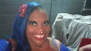 Plus-size burlesque performer encouraged women