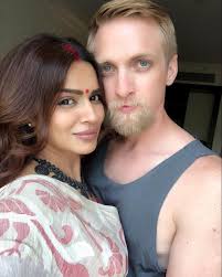 Selain Priyanka Chopra, 4 Seleb Bollywood Ini Juga Nikahi Pria Bule