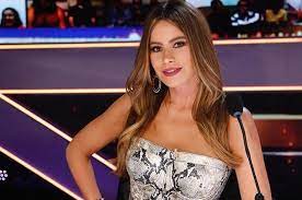 Sofía vergara also explained on thursday's episode of the ellen degeneres show her strategy of having her mouth opened wide while she's eating on set. Sofia Vergara Sizzles In Zuhair Murad Look Arab News
