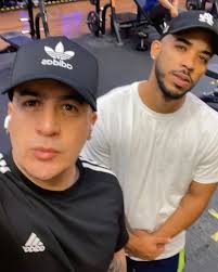 Protagonizó una larga historia de amor con Maura Rivera: Así luce hoy Jason  Heredia, recordado bailarín de "Rojo"