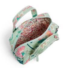 Vera bradley lunch bunch bags are super popular with teens and college students, with adults close behind, right on their tails. Pin By Diana Delrosso On Vera Bradley Vera Bradley Toiletry Bags Bradley