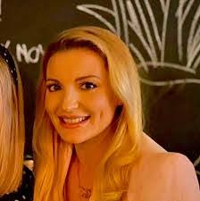 Robyn Wild's Instagram, Twitter & Facebook