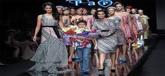 Terkenal dengan desainnya yang inovatif dan timeless, gucci sukses mengukuhkan namanya sebagai salah satu rumah mode ternama yang memiliki banyak penggemarnya. Fashion Designer Indonesia Yang Sukses Memasarkan Produknya Hingga Ke Luar Negeri Fispol