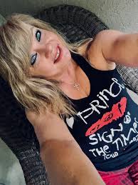 Queen Latifah showing love!