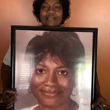 Anybody ever ordered a cake from this person just tryna make sure it's not  a scam