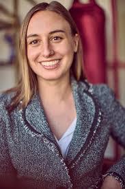 Laura Hecht's Instagram, Twitter & Facebook