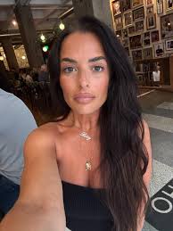 Betsy P (@itsbetsy_bitch) • Instagram photos and videos