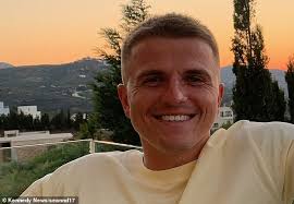 Sean Downie's Instagram, Twitter & Facebook