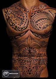 Việc sở hữu một mẫu hình maori ở ngực, bắp tay hay kín lưng giúp cánh mày râu phô bày sự nam tính và quyến. Top Hinh XÄƒm Maori Cá»±c Ä'áº¹p á»Ÿ Chan Va Canh Tay Tribal Tattoos Tribal Tattoos For Men Body Suit Tattoo