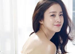 Hasil gambar untuk foto Kim Tae Hee