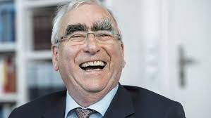 Waigel er advokat, og tok doktorgrad i 1967. Theo Waigel Ex Finanzminister Theo Waigel Wird Am Ostermontag 80 Jahre Alt Sudwest Presse Online
