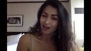 Alone Aunty takes her clothes off and shows her big butt - XNXX.COM