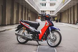 Generasi honda supra x 125 fi ini tampil lebih sporty mengikuti tren permainan warna dan striping yang ada dipasaran saat ini. Lima Modifikasi Honda Supra Yang Menarik Banget Jadi Inspirasi Gridoto Com