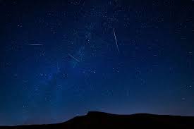 Stunning Perseid Meteor Shower Time Lapse Of Shooting Stars And The Milk Vilagegyetem