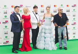 Прямой эфир муз тв онлайн. Premiya Muz Tv 2017 Gosti Shou I Pobediteli Hello Russia