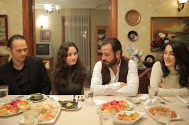 Ayaklıgazete'nin haberine göre aşk iddiaları doğrulandı. Cukur Baba Olmak Tv Episode 2020 Photo Gallery Imdb