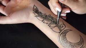 رسم ريشة بالحنة رسم الحناء رسم التاتو fadoua tv youtube hand tattoos henna hand tattoo henna