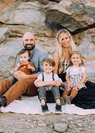 Like Parents Heads Higher But Still In Proximity To Children S Heads Fall Family Portraits Family Portrait Poses Family Picture Poses