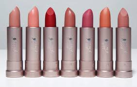 L'innovativa formula naturale al 100% assicura un colore delle labbra sempre vibrante, ricco e pieno. Best New Nude Lipsticks 100 Pure