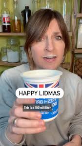 #lidhack #satisfying #kitchenhack #wastefreekitchen #creampotlid #cakelol  #thecaketoonist