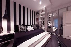Minimalist Bedroom With Platform Bed And Black White Striped Wall Minimalist Bedroom With Platfo White Bedroom Decor Black White Bedrooms White Bedroom Design