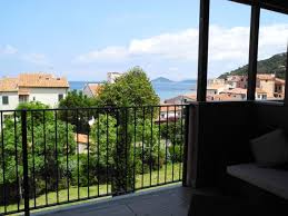 In soli 20 chilometri di costa sono racchiuse località diverse tra loro e adatte per ogni tipo di vacanza: Appartamento Isola D Elba Alba Marciana Marina