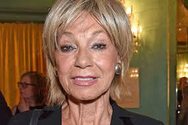 Vom Kino ins Theater mit Heike Makatsch bei der Premiere von "Fremde  Tochter" ...