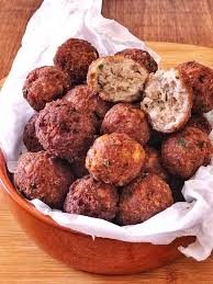 Polpette Di Carne Fritte Tradizionali Croccanti Fuori E Morbide Dentro Ilpugliesechecucina Ricetta Polpette Pasti Italiani Ricette