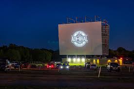 Within this enclosed area, customers can view movies from the privacy and comfort of their cars. 10 Of The Best Drive In Movie Theaters Around The United States