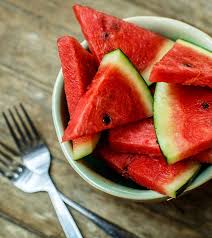 Apr 26, 2018 · according to nutritionist and physiologist ritesh bawri, 100 grams of watermelon has about 30 calories. 10 Surprising Side Effects Of Watermelon