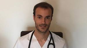 El primer médico vigués en cuarentena vuelve al hospital